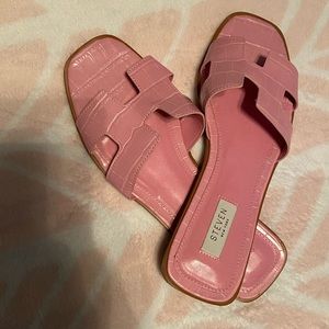 Steve Madden Hadyn Pink Patent Leather fits size 7.5 US women